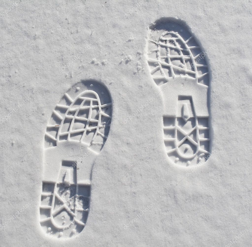 Следы ботинок на снегу